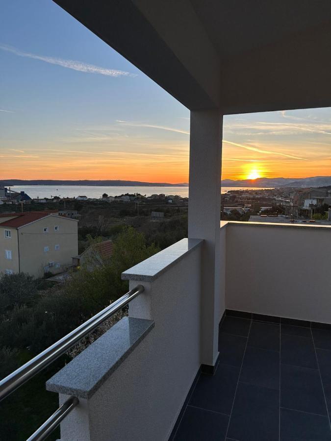 Apartment Marko With A Beautiful View Of The Sea Kaštel Sućurac Exteriör bild