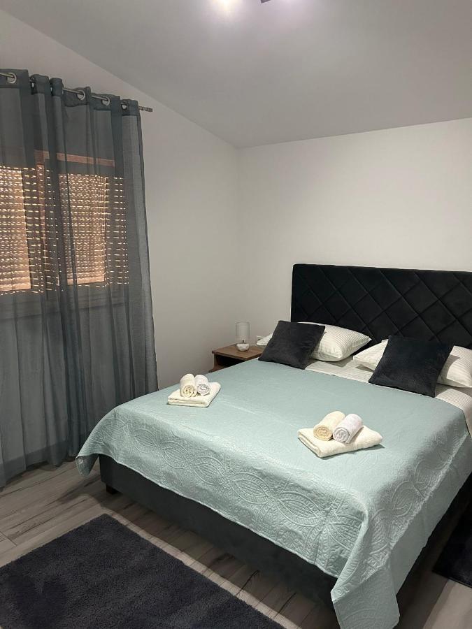 Apartment Marko With A Beautiful View Of The Sea Kaštel Sućurac Exteriör bild